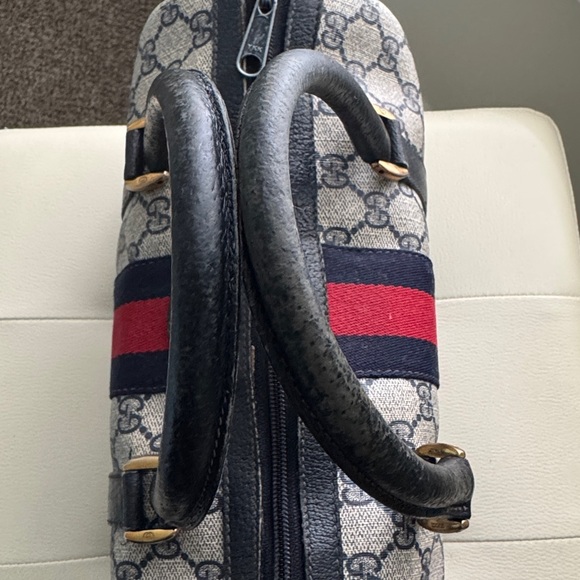 Gucci Vintage Small duffle handbag with free cute new twillies - Picture 7 of 17